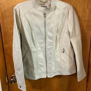 New Roz & Ali cream colored faux leather jacket XL